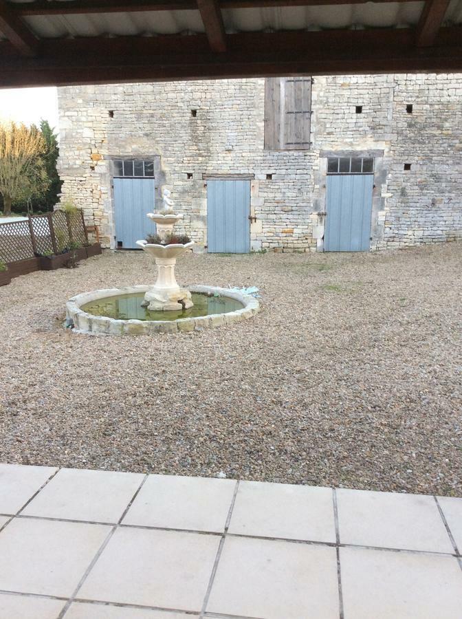 Le Petit Bijou Bed & Breakfast Saint-Fraigne Exterior photo