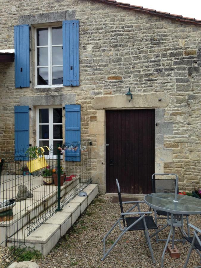 Le Petit Bijou Bed & Breakfast Saint-Fraigne Exterior photo